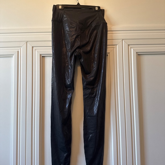 Halara, Foil Print Faux Leather Leggings , black, size small - Picture 8 of 9